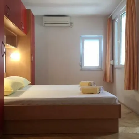 Pavlinovic Jure * Makarská