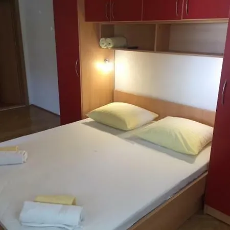 Pavlinovic Jure Apartmán *