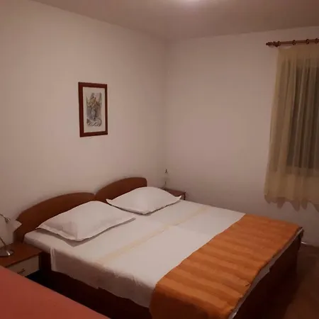 Pavlinovic Jure Appartamento Makarska