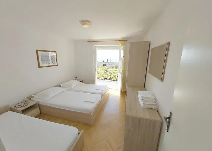 Pavlinovic Jure Апартаменти Макарська