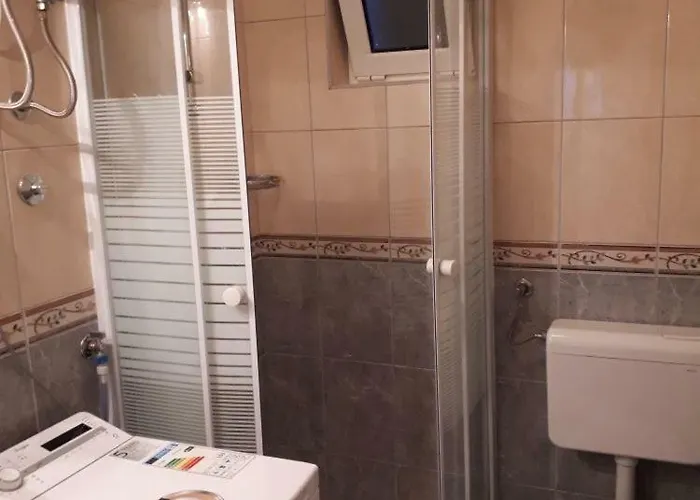 Pavlinovic Jure * Макарська